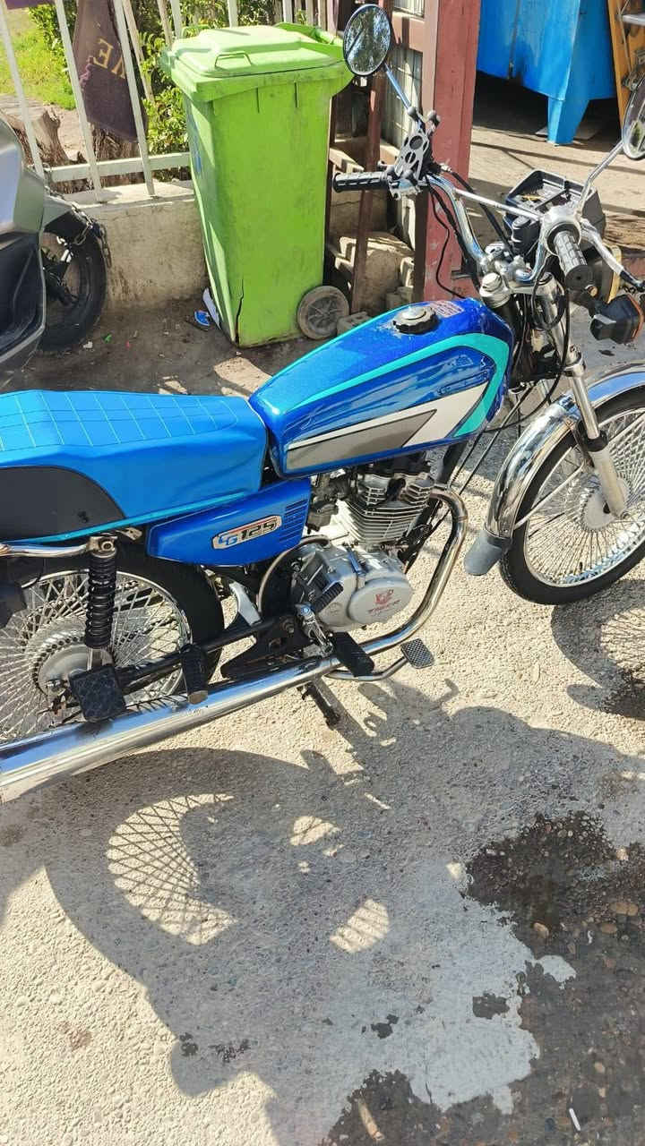 السلام عليكم شباب دراجه تايكر 4 كير موديل 2022 السعر 400 وبيها مجال لل شراي رقم التواصل *********** واتساب فقط ممتواجد رصيد واخاص هم موجود
