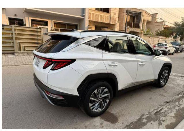 السلام عليكم مكلف بالنشر
توسان 2024 خليجي محرك 2000 دوش فول مواصفات ما عدا الفتحة سيارة جديدة اخت الزيرو ماشية 39 الف بعدها بوضع الشركة جاهزة ما بيه اي نقص مكان السيارة الرمادي 5 كيلو قرب مركز شرطة الحرية السعر 222 ورقة وبيه مجال شي بسيط  للاستفسار التواصل على رقم الهاتف
 0781 089 1740
