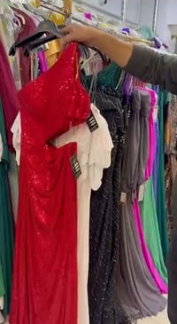 شروة فساتين • ١٤٠ قطعة • سعر حرق