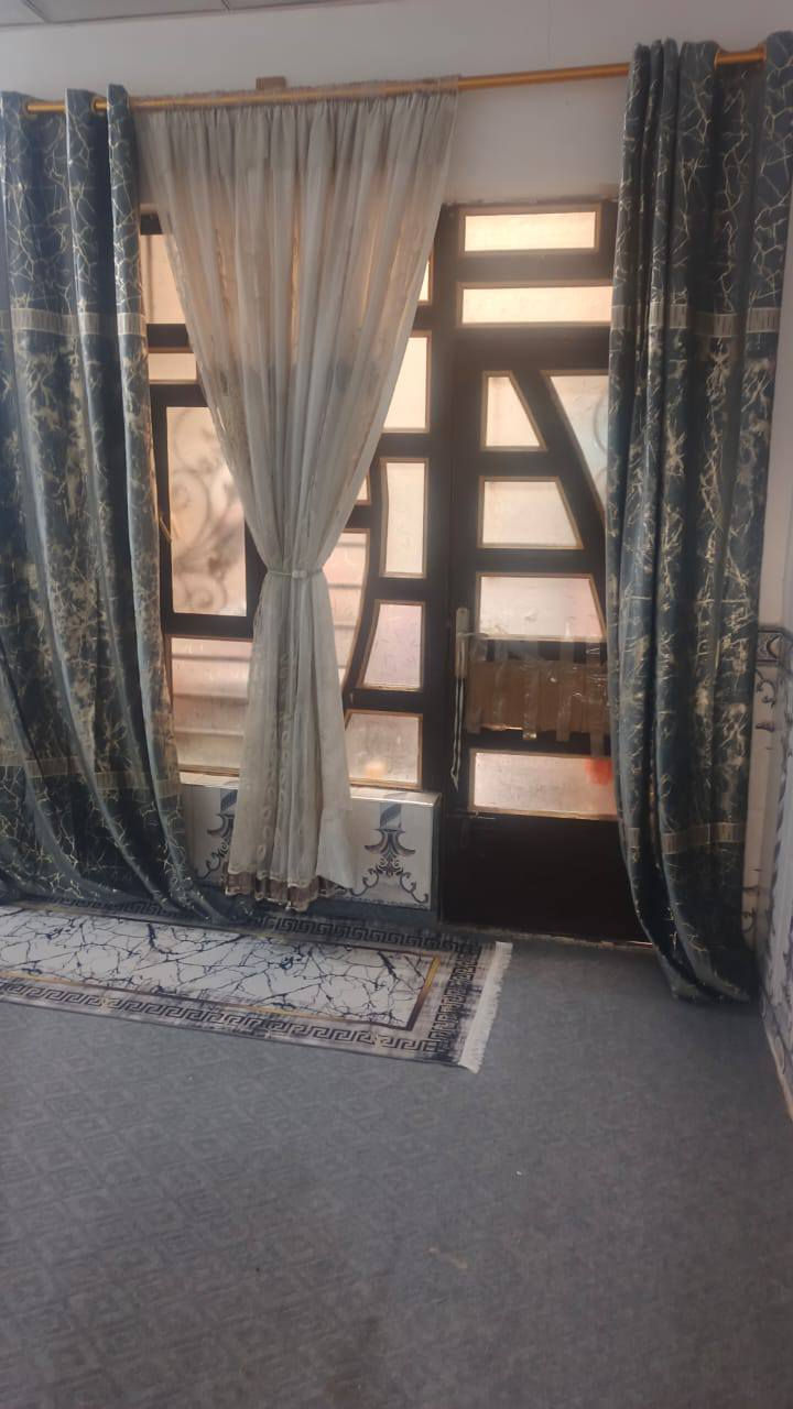 دار للبيع مساحته ١٠٠ م 
امرقم الدار ومشمول بالتطويب قرار٣٢٠ 

يحتوي ع غرفه وصاله ومطبخ و استقبال وصحيات
داخليه وخارجيه 

بناء طابوك درجه اولى  
السطح اعكاده + تشاريف+ امطبك فرشي
الموقع البيت كلش امرتب ع الشارع تبليط 
بالشارع البانزين خانة ال عيسى 

سعر البيت ٣٣ 
مراسلت الصفحه او الاتصال ع الرقم‏‪***********
