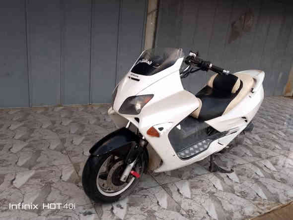 السلام عليكم فورزه للبيع. 
تخم تاير كيرمكنه. حلوات. 
كمرك. مدفوع. منفيست. ويا. 
ب اسم. شركه.  
كهربائيات كلها. شغاله. موديل. 2021صفر 6
كيلو متر. رون كيج بانزين حماوه كلها شغاله. 
دراجه. ماتريد بس ستر. الله. وخيال.

(السعر)

500وبيه مجال للشراي
مو شراي لا تعبني رحمه لوالديك 

رقم الهاتف 
***********
