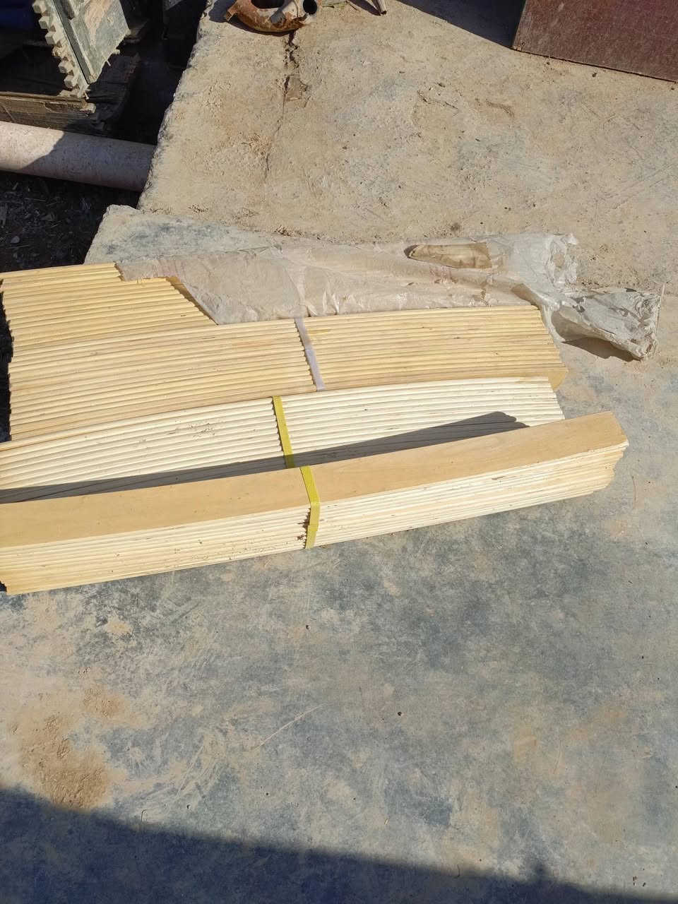 خشب روسي مقوس _ قياس 75سانتيم 74
العدد 56 قطع مسنفر كامل 
القطعه بالف دينار 
المكان بغداد جسر ديالى الكرغوليه 
***********
