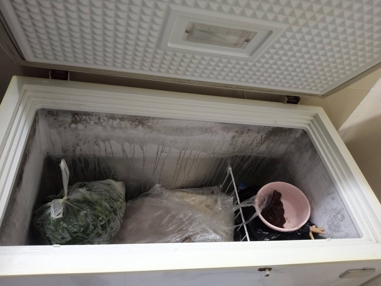 السلام عليكم ... مجمده شرط الشغل والتجميد ثلج فول السعر 125 وبيها مجال بسيط للاستفسار اكثر الشراي مراسلة الصفحه او الاتصال ع رقم *********** وات ساب
