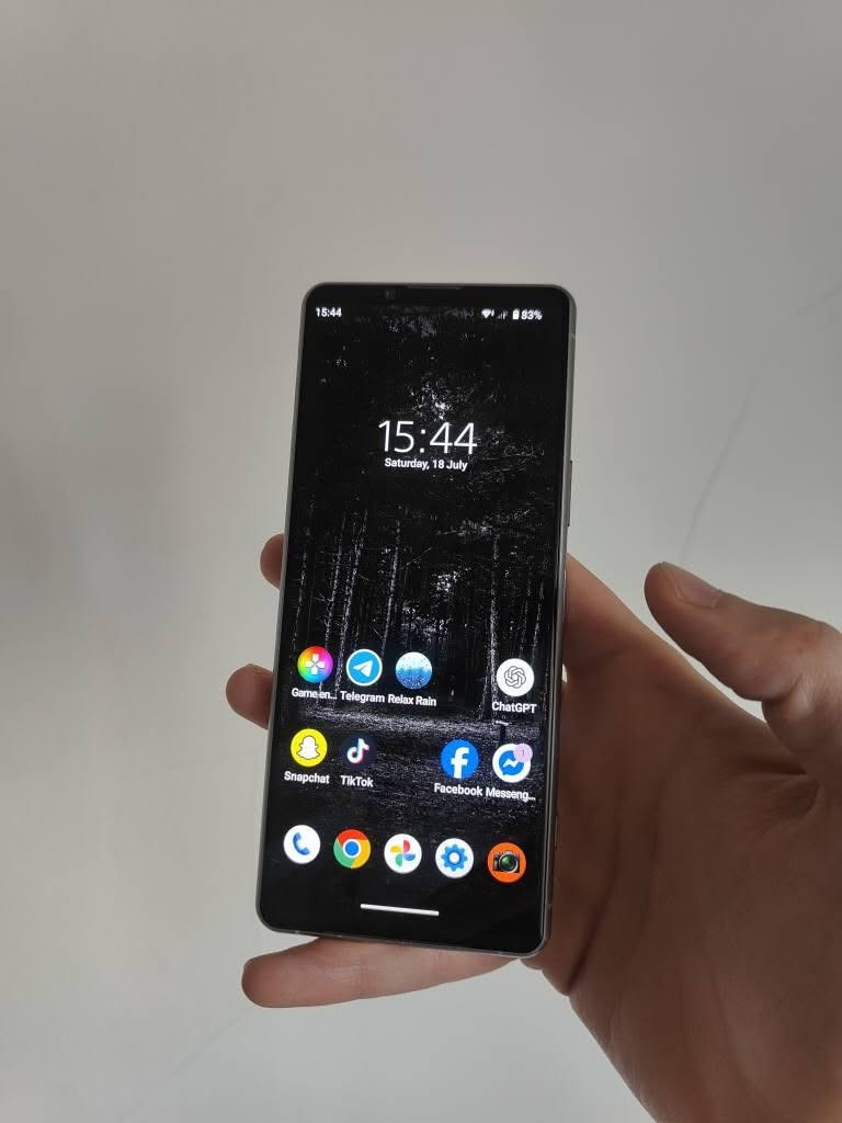 Sony 5 mark3
 دۆکۆمۆنـــیـــە
%٩٧خاوین بێ عەیب 
تەنها شاشەی تەبعی هەیە  بەس لەرەنگی سپی دەرەکەوێ

ڕام 8+8 و 128گێگا
١سیم  .شوین میمۆری هەیە
snapdragon 888
شاشەیەکی جوانی olid 1blion collor  ١٢٠هێرتزی زۆر جوانی هەیە
پاتری 4500
نرخ: 130 هەزار قفل
*********** 📞 دخان, السليمانية
