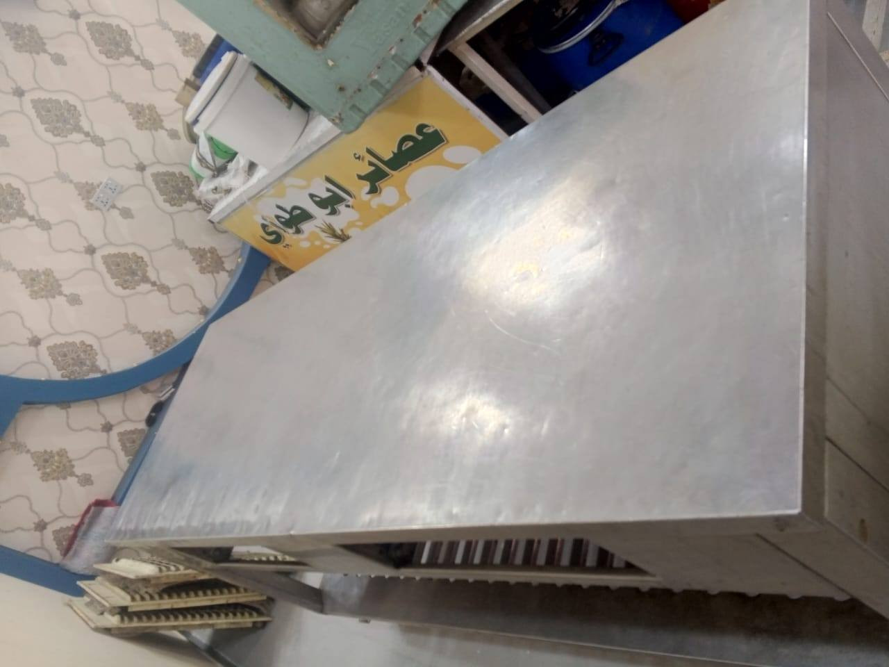 سلام عليكم  غراض مطعم بغداد حي السفير ***********
ميز سل ستيل  ايطالي عرض 80سم ارتفاع متر 

كابسه صاجيه غازيه ايطالي شغاله
