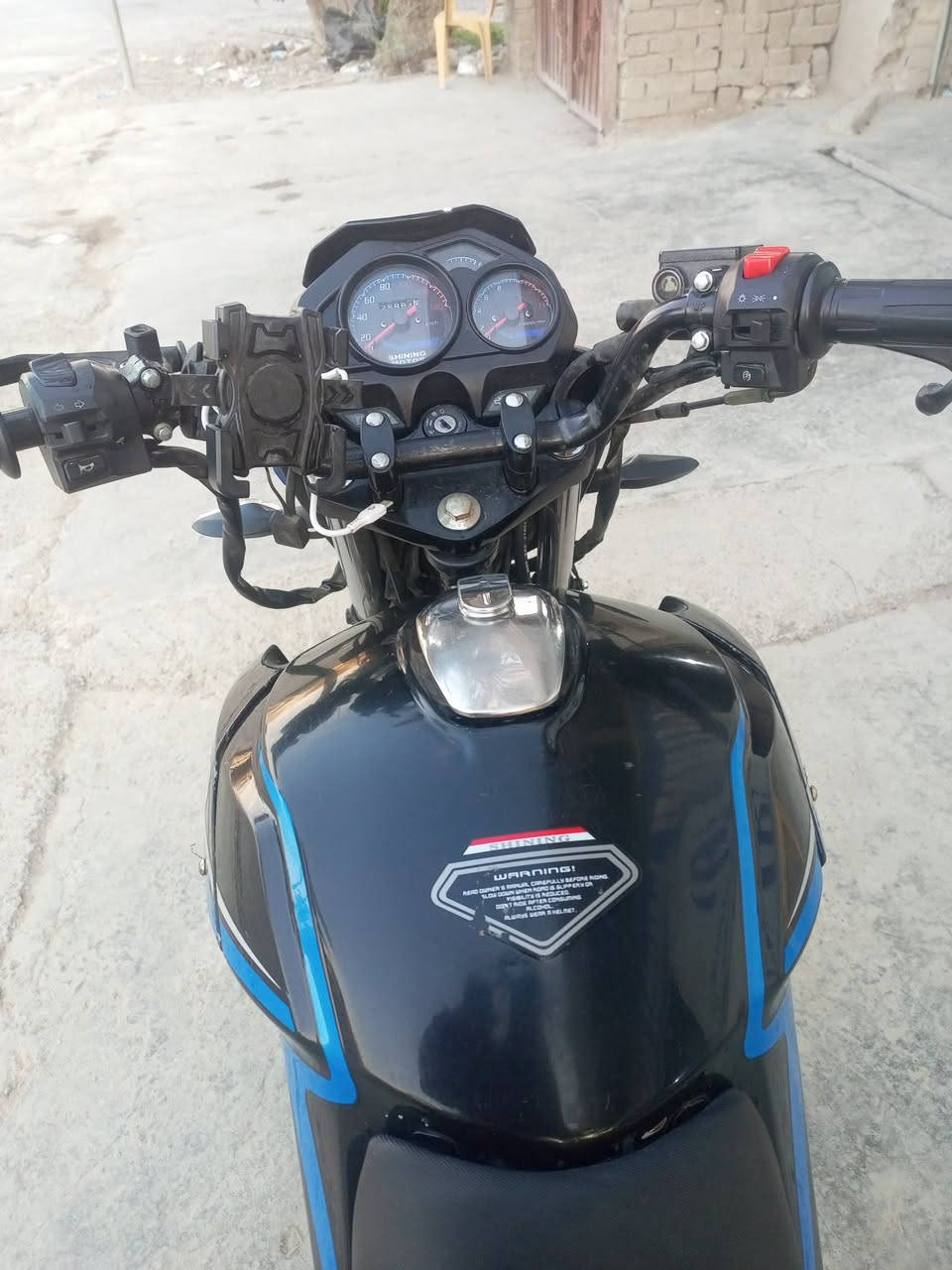 السلام عليكم 
دراجه شاينك للبيع مديل 23 مرقم باسمي تحويل ثاني يوم الدراجه جديده برغي ممفتوح السعر 2000مليونين للاستفسار ***********
