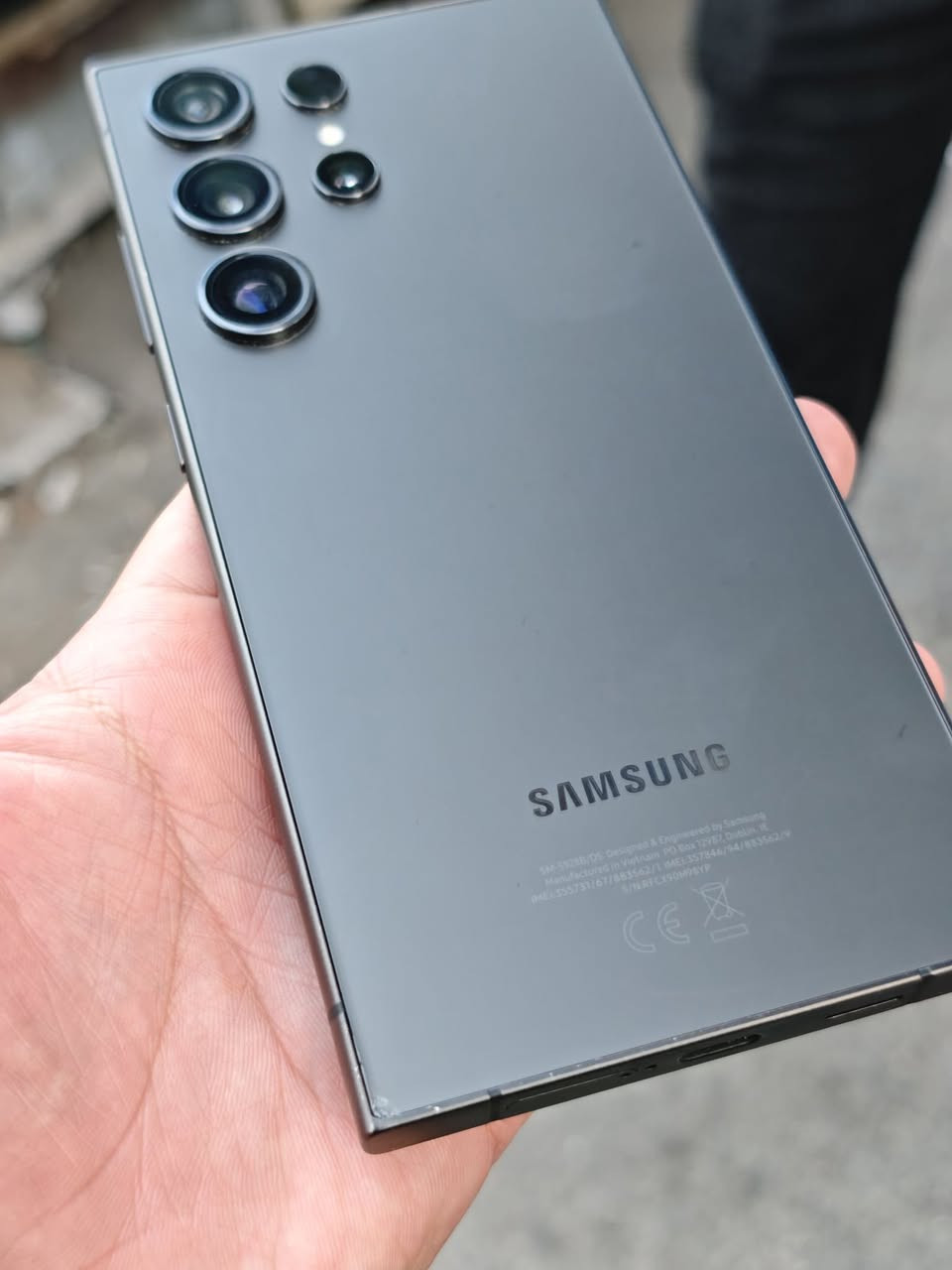galaxy s24 ultra 
ئەو قنجە بچوکی لە پشتی هەیە
هەر شایەنی باس نیە
نرخی تەنها ٦٥٠ دۆلار 
٥١٢ ڕام ١٢
دوو سیم
کارتۆنی خۆی لەگەلە
شەریکەی جیبال
زەمانی هەمو شتێک
شوێن هەولێر 
گەیاندنم هەیە 
*********** أربيل, العراق
