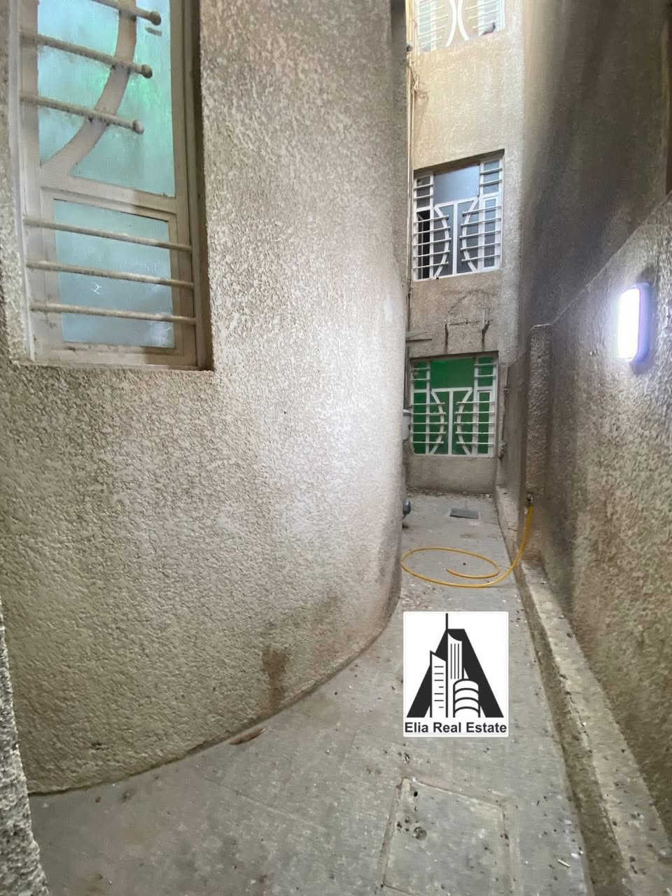 مكتب إيليا للعقار
للأيجار في السيدية

بيت مودرن مساحه 150 متر 

يحتوي على 

كراج سياره ومدخلين 

مطبخ واستقبال 

وهول حولي 

مناور عدد 2 

غرف نوم عدد 5 

صحيات عدد 4 

الموقع : السيدية / مربع القادة

الايجار : مليون ونص قفل 

علماً ان الدار تحت الصيانه ويسلم جاهز وزيرو . 

للاستفسار اكثر 

***********
