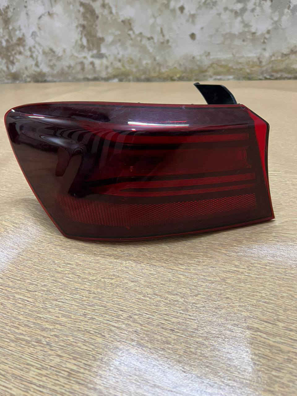 سلام عليكم للبيع بكلايتات لد فورتي ثنين يمنه ويسره المتحرك واحد ثابت جهت اليسره جديد مال تفصيخ الصلي مو تجاري مديل 23 / + ارضيات مكاني البصره الموفقيه  ***********
