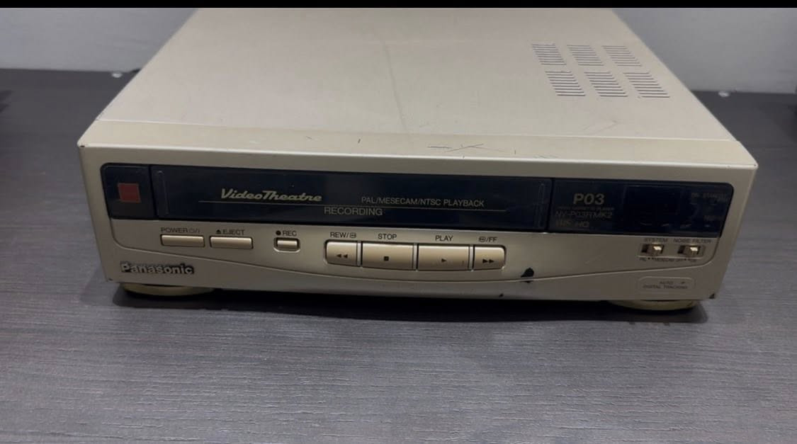 هذا الجهاز هو مسجل فيديو (VCR) من إنتاج شركة JVC جهاز باناسونيك P03 (Panasonic NV-P03) هو مسجل فيديو (VCR) كلاسيكي من عدد2 
المجموع عدد 3 ( السعر 100 الف الكل )


**إذا كنت صاحب هذا الإعلان وتريد حذفه لأي سبب، رجاءا أرسل رسالة إلى الدعم الفني**
