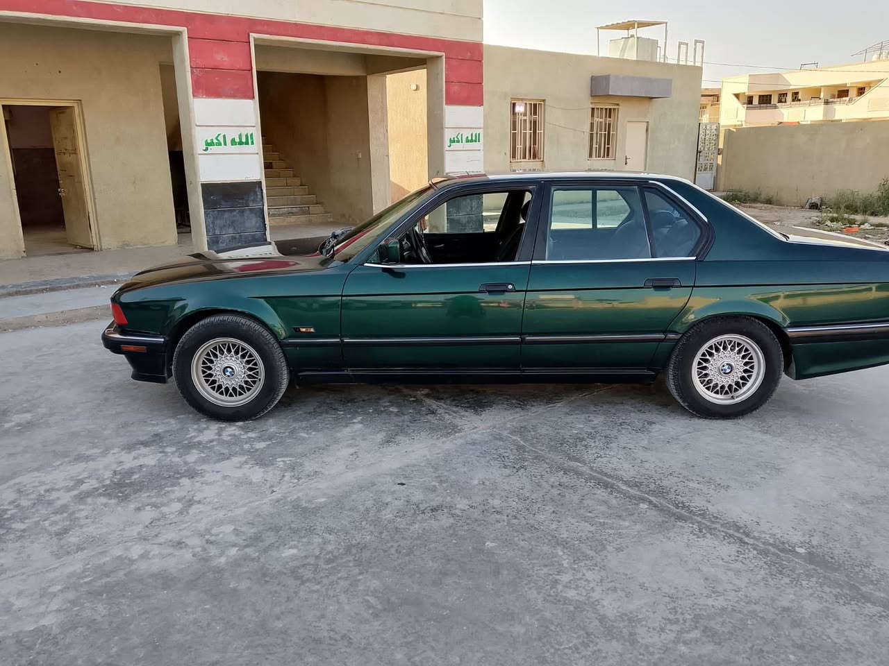 السلام عليكم V6 BMW730 موديل 93فتحه  مكان السياره بغداد ابو غريب
فول مواصفات مكفوله من كلشي كير مكينه كلشي جديد كهربائيات كلها شغاله غرفتها تخبل ترايك للبصره 75او بيها مجال تحويل ثاني يوم بسمي سنويه تنتهي 2030 للاستفسار ***********

او بي واتساب
