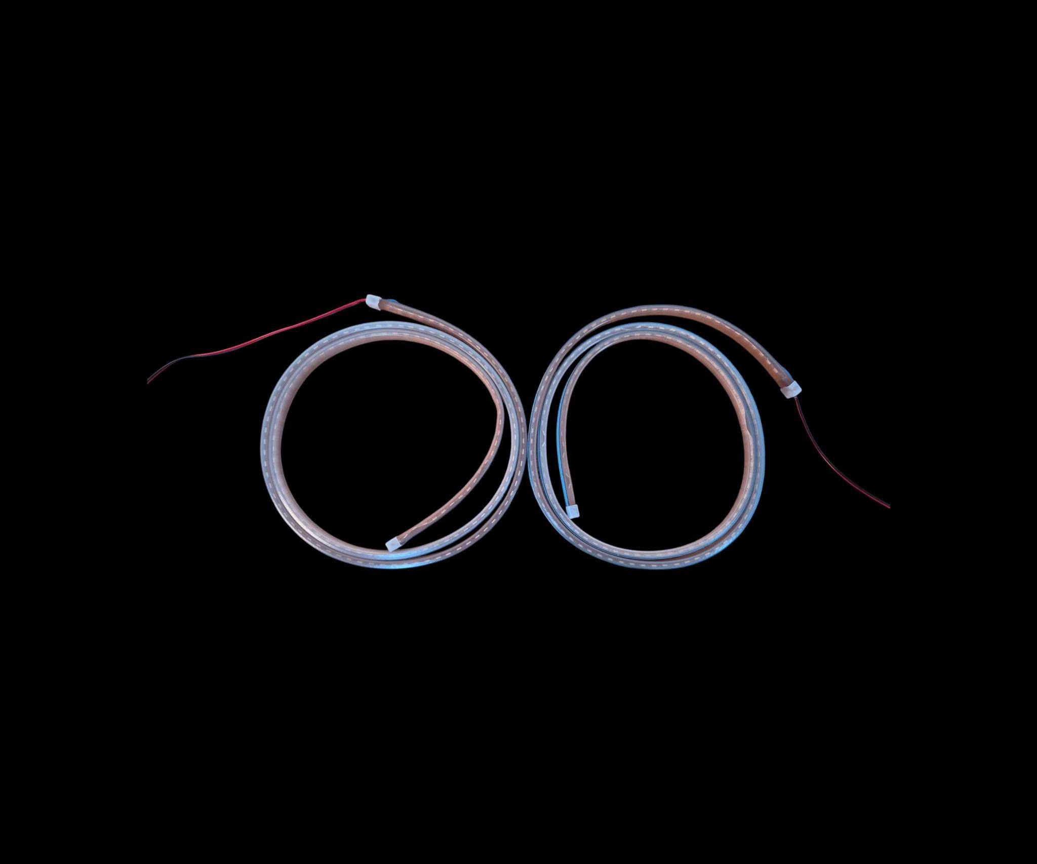 إضاءة LED ترحيب وتحذير لباب السيارة – نمط ووقاية في آن واحد

الاستخدامات:

يُستخدم كإضاءة ترحيبية أنيقة عند فتح باب السيارة.

يعمل كتحذير ضوئي للسائقين الآخرين عند فتح الباب لتجنب الحوادث.

مناسب لجميع أنواع السيارات لتوفير مزيد من الأمان في المواقف الليلية أو الإضاءة الضعيفة.

المميزات:

نمط إضاءة: Flash Style لمظهر عصري ومميز.

مقاوم للماء بمعيار IP68، مناسب لجميع ظروف الطقس.

تصميم DIY سهل التركيب دون الحاجة لفني.

إضاءة عالية الوضوح (High Brightness) توفر رؤية واضحة.

متوافق مع أغلب موديلات السيارات.

يضيف لمسة جمالية وحماية في نفس الوقت.

محتويات الصندوق:

2 × شريط LED (طول كل شريط 120 سم).

أسلاك توصيل كهربائية (سلك أحمر وأسود).

التغليف: صندوق مقاس 18 × 18 × 3 سم.

ملاحظات:

يتم توصيل السلك الأحمر بالقطب الموجب لإضاءة الترحيب في السيارة، والأسود بالقطب السالب.

يُنصح باختبار القطبين الموجب والسالب بمفتاح فحص قبل التوصيل.

تأكد من تنظيف سطح الباب جيدًا قبل تثبيت الشريط لضمان الالتصاق الجيد.

يُفضّل مشاهدة فيديو تركيب مفصل (كما هو مذكور على العلبة) إن لم تكن لديك خبرة سابقة. بغداد, العراق


**إذا كنت صاحب هذا الإعلان وتريد حذفه لأي سبب، رجاءا أرسل رسالة إلى الدعم الفني**