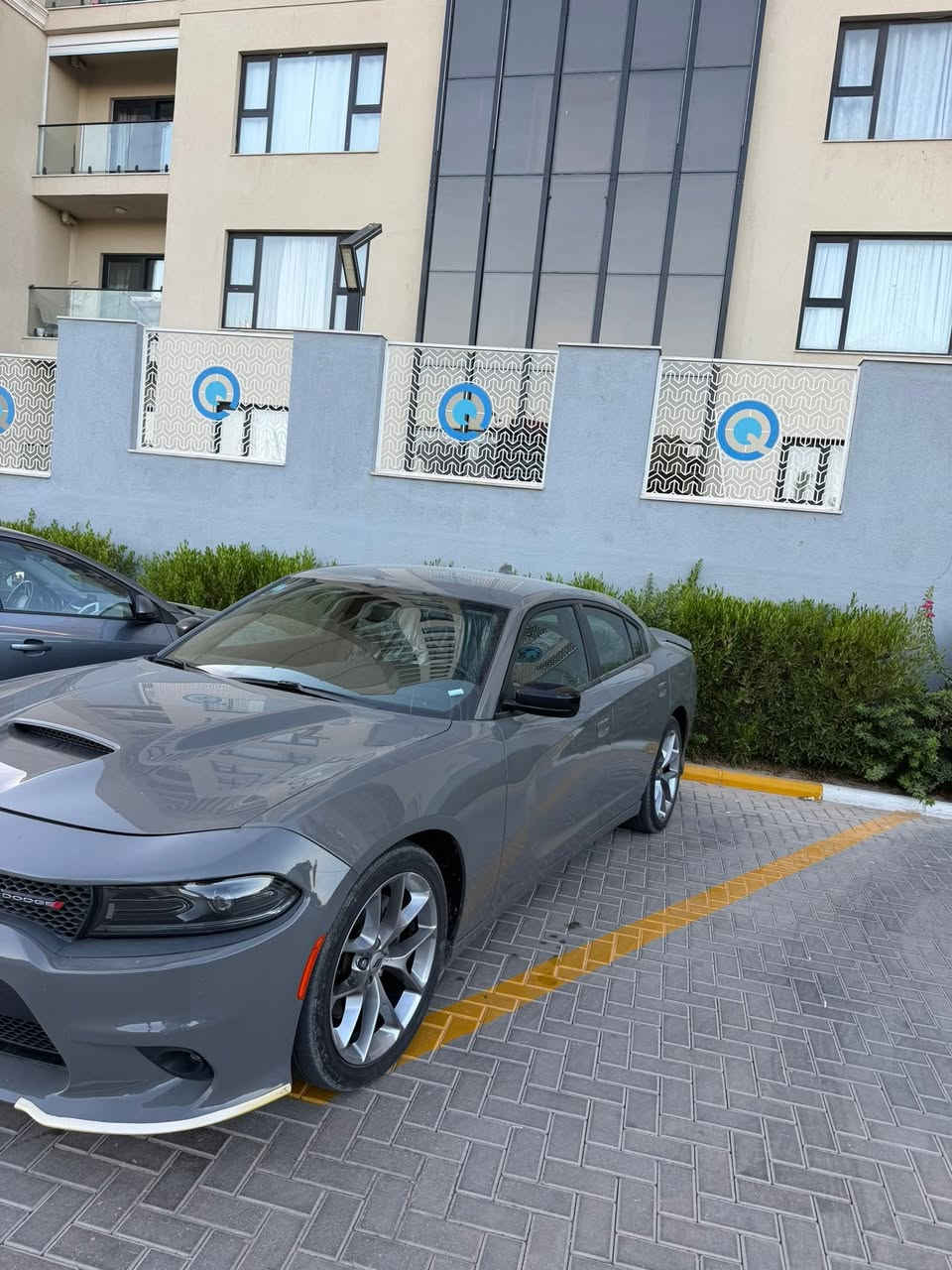 جارجر جي تي  GT 
الموديل :2023 . النداء الاخير. 
العداد : 34 سياره بعده بحالت شركه 
المحرك : V6. 3.6L 
ضرر ربع جاملغ وربع باب بلادي بدون دواخل شرط مكفوله التبديل و البارد مرقم بغداد الجديد كامل تحويل ثاني يوم
المواصفات : رادار جانبي.......
* جناح خلفي .
* ﻿﻿ويل قياس 20 انج اسود .
* ﻿﻿مقود القيادة رياضي .
* ﻿﻿مقاعد رياضية من الشاموا الأسود.
* ﻿﻿نقطة عمياء .
رادار جانبي.
* ﻿﻿مصابيح أمامية زنون .
* ﻿﻿كشافات الضباب زنون .
* ﻿﻿المصابيح الأمامية مع LED .
* ﻿﻿حساسات خلفية.
* ﻿﻿شاشه كبيرة مع نظام ملاحة نفكيشن GPS .
* ﻿﻿سستم صوت الپاين .
* ﻿﻿فتحة سقف (سلايد) .
* ﻿﻿المقاعد الأمامية كهربائية .
* ﻿﻿ذاكرة لحفظ وضعيات الجلوس (ميموري) .
* ﻿﻿مقاعد أمامية تبريد وتدفئة .
* ﻿﻿مقاعد خلفية تدفئة.
* ﻿﻿تشغيل عن بعد .
* ﻿﻿المقود كهربائي .
* ﻿﻿تدفئة مقود القيادة .
* ﻿﻿محدد سرعة .
* ﻿﻿تلفون بلوتوث .
* ﻿﻿كاميرا خلفية .
* ﻿﻿مرايا متحسسة للاضاءة العالية .
* ﻿﻿كير شفتر بالستيرن .
* ﻿﻿دخول ذكي (بصمة) .
السعر :: 280 وبيها مجال بسيط 
بغداد حي الخضراء 
***********

