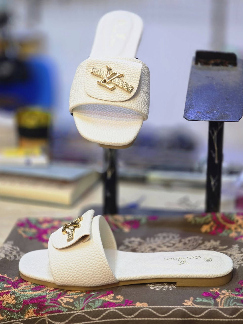 وصلت مجموعه
من شحاطه نسائيه 
فلات 
طبي 
الزبيديه شارع ٢٠ 
مجاور سيد احمد للمواد المنزلية


**إذا كنت صاحب هذا الإعلان وتريد حذفه لأي سبب، رجاءا أرسل رسالة إلى الدعم الفني**