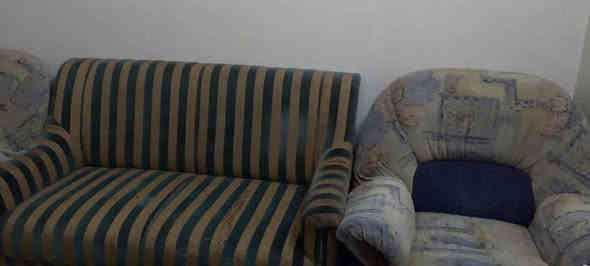 تخم كراسي ثنين وقنفه بيهم ضرر بسيط ب٨٠ مكاني الاعظميه
***********
