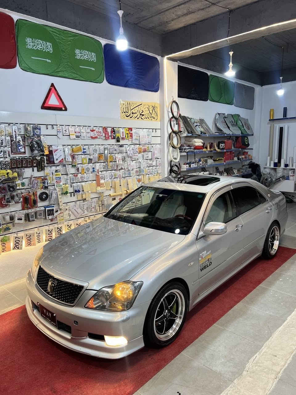 سەرتا بە ناوی خوای گەورە
شاهینە ساخ 184
ساج سوور
سڵایت
کوشن جلد و یتر
ئاوینە یشارەت
چوار تایو ویلی ویڵدی لۆکی لە ژێرە
ڕۆنی گێڕوو مەکینەی ئەکسلی تازە گۆڕاوە
3 پارجەبۆیاخی ئەورپای هەیە
نرخی 86 مەجال لە پیرەمەگروونم
ژ.م
***********
