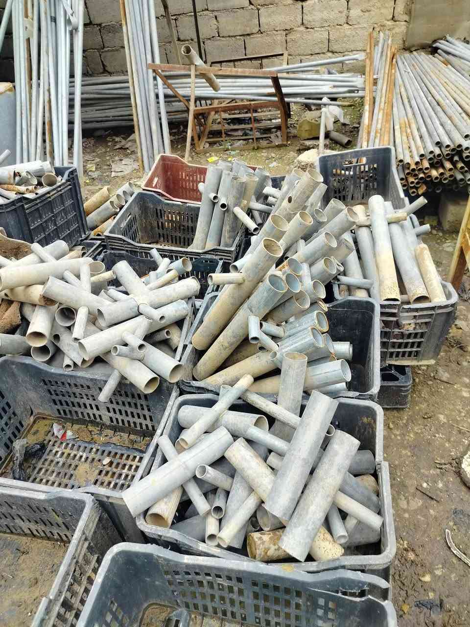 موجود 4بيوت بلاسيتكيه نوع لبناني  و اردني فقط هيكل بدون نايلون  عدد20الاقواس العرض 9متر العنوان موصل قرية يارمجه  ***********
***********
