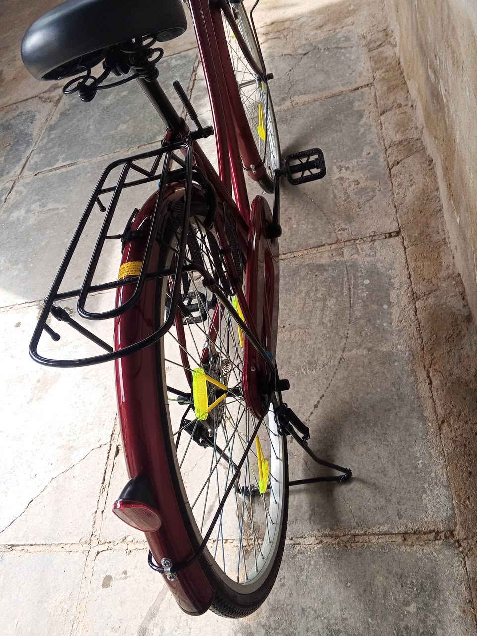 السلام عليكم بايسكل للبيع حجم 26 بايسكل جديد كفاله عامه مديل 2021 السعر 125 وبي مجال العنوان واسط النعمانيه 
رقم الهاتف 
***********
