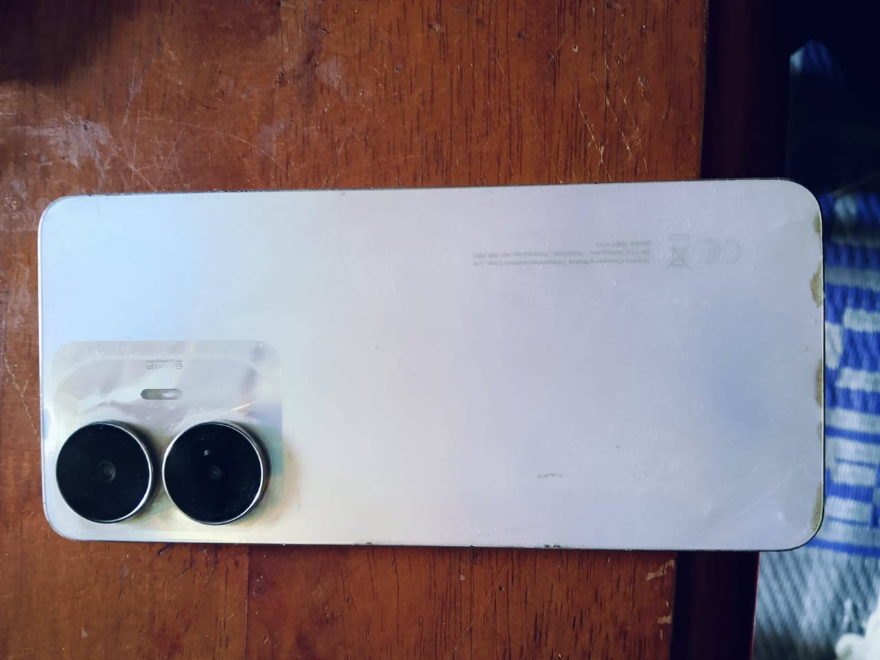 السلام عليكم هذا التليفون شاشه محترقه شغال مكان بغداد سعر 90               ***********
