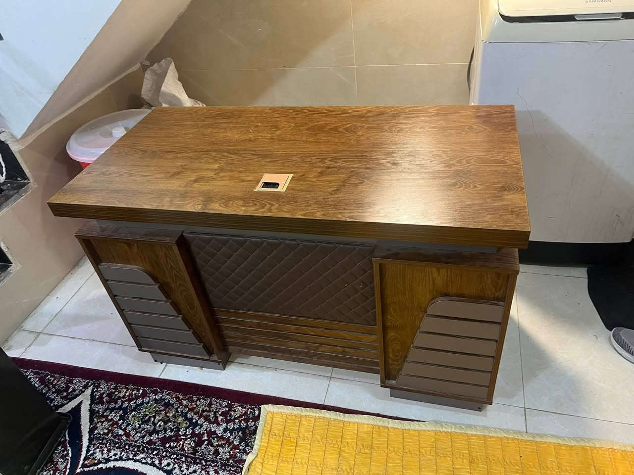 السلام عليكم 
ميز مكتب جديد  + كرسي دوار جديد  سعرهن 150 الف 
‏‪
***********7
