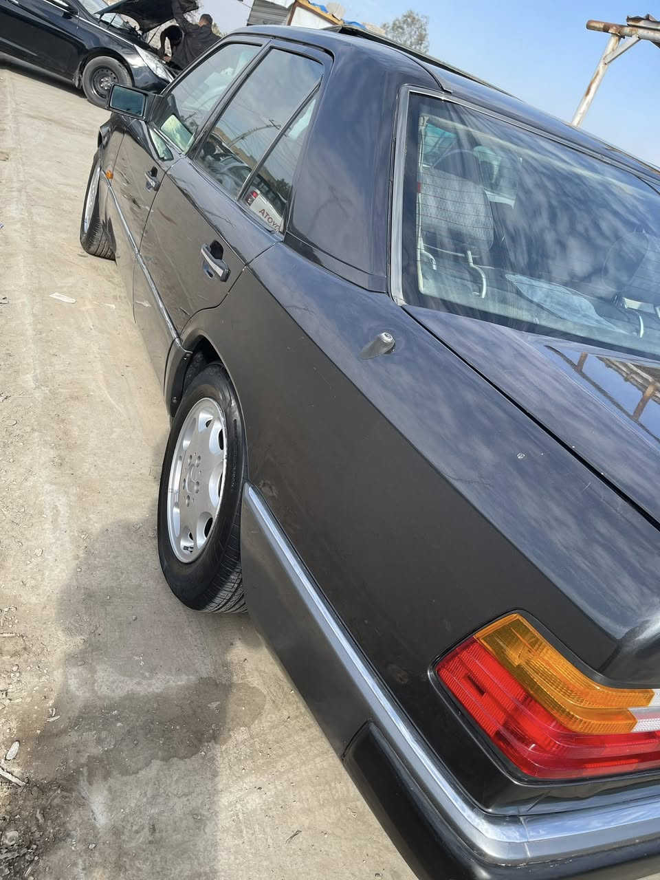 مرسيدس دب 1991 محرك بلاد قواعد دبل بلاد
جاهزه رقم بغداد سنويه 28 تبريد تدفئة شغال
 فتحة سقف شغاله
تخم تاير 
 ABS شغال
 بردة خلفيه
 كشنات كهرباء  
سياره جديده ومصروف عليها ما تحتاج مصرف سياره جاهزه شغل واطلع
  السعر  82$
مكان السياره ديالى المقداديه غير متواجد على الانترنت الشراي يتصل 
***********
