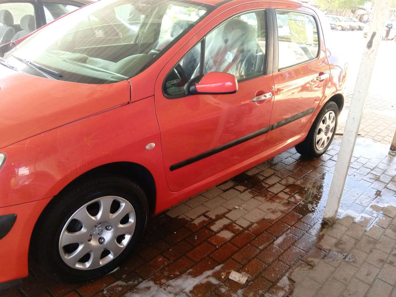 السلام عليكم بيجو 2005 بيه مكانات صبغ مكفولة من الظربه كير مكينه صدر تخم تاير  كهربائيات دواخل بلاد تبريد ثلج ثلاجه شغاله نظافه 90 بل 100 السعر 58 بيه مجال حك الجيه ***********
