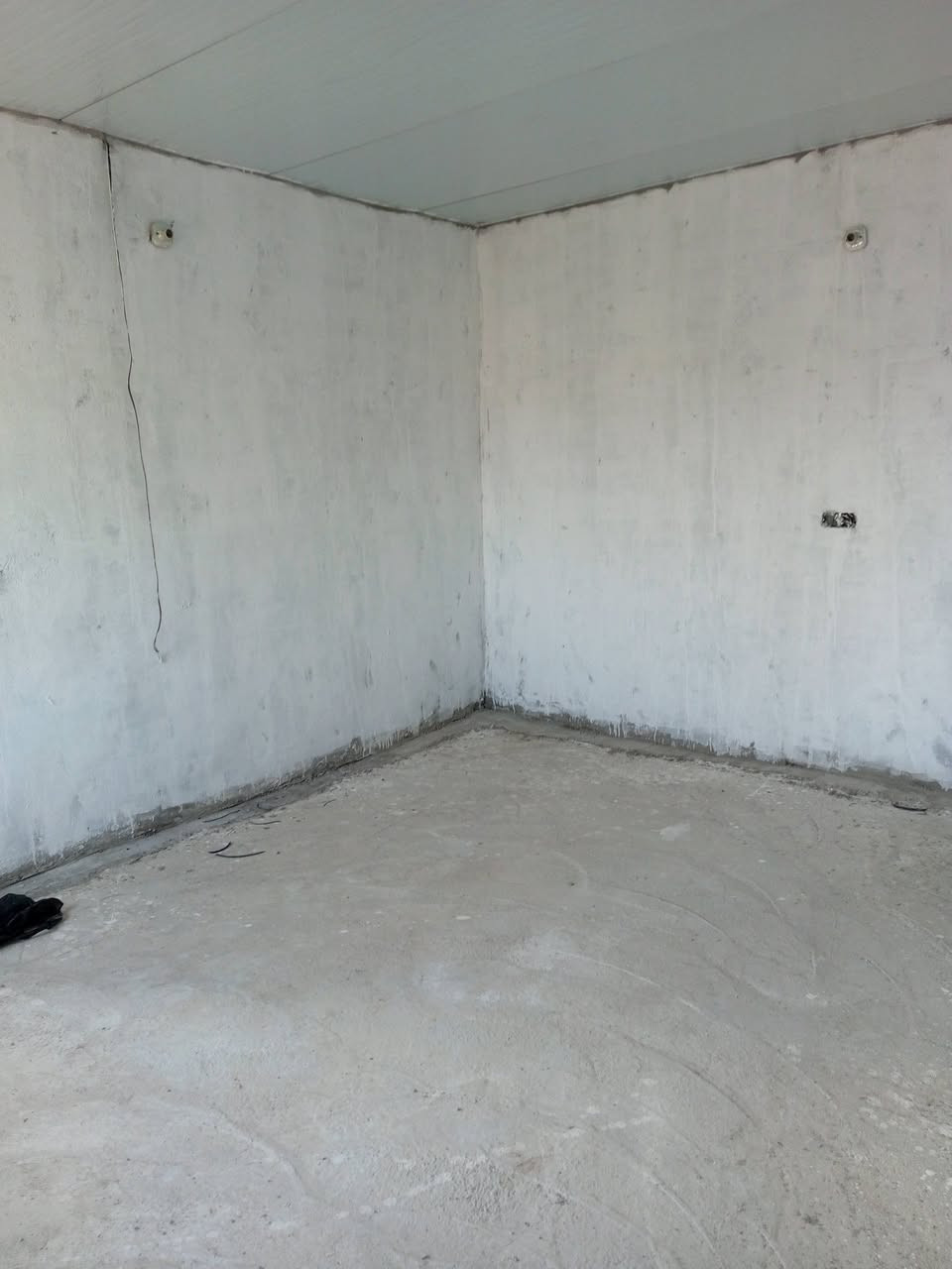 سلام عليكم بيت تجاوز بحي الحسين قريب عله سيطرة البان القديمه مساحة 126سعره مناسب هاذه رقمي للتواصل ***********
