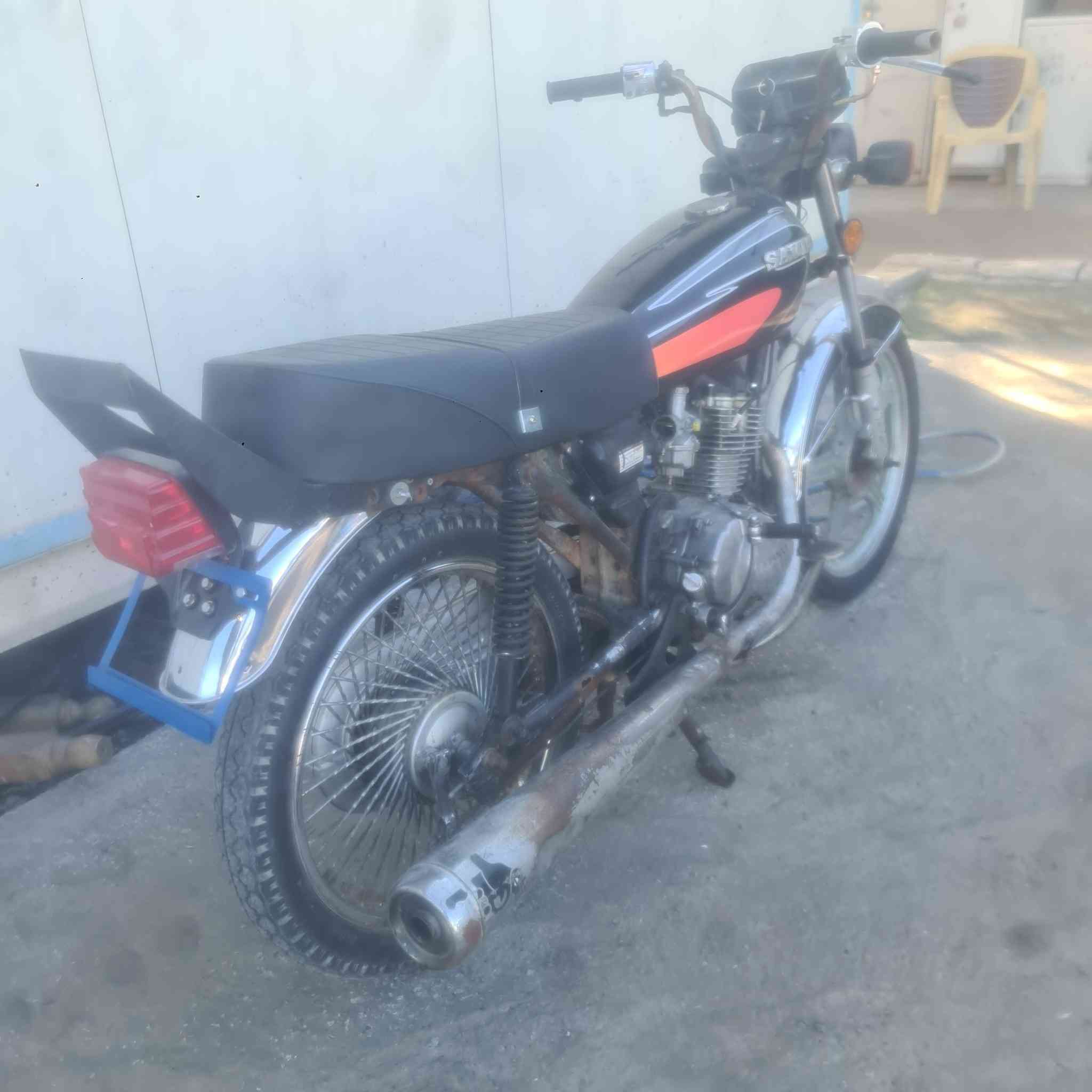 دراجة ايرانيه ٤ كير نظيفه وشغاله بس عوزها باتري مكاني بغداد الدورة سعرها ٢٥٠ قفل ***********
