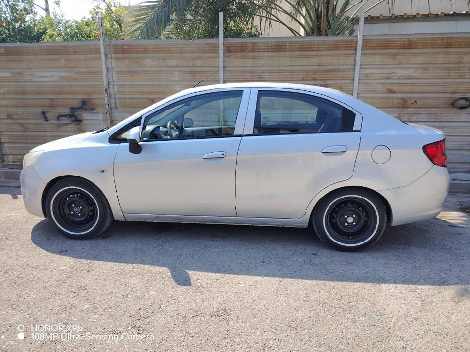 السلام عليكم، للبيع سيارة شيفروليت سايل موديل 2012، لون رصاصي. المواصفات: كير وماكينة وزنچيل بحالة ممتازة. تبريد وتدفئة شغالة. تخم إطارات جديد. باتري جديد. السيارة بلادية ورقمها سليمانية. صاحبها كردي ويريد تحويل. السيارة كاملة ولا يوجد بها أي نقص. تم تبديل ديسكات وفلنجات جديدة قبل أيام. السعر: 58 وبيها مجال أو مرواس حسب القناعة. للتواصل: *********** الموقع: بغداد، الزعفرانية، شارع البطل. بغداد, العراق
