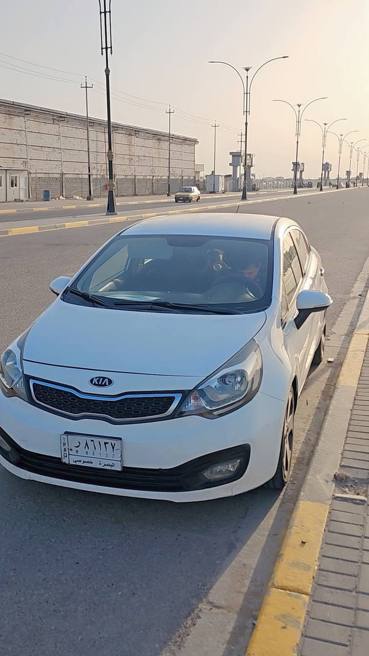 كيه ريو موديل 2015
سياره جديده مكفوله من الضربه والصبغ بس شوف العين البارد بس 
محرك 16000 مامفتوح وضع الشركه  سياره ماشيه  بس 140 الف سياره كلش نضيفه  
سعر 93 ورقه مكاني بصرة دور الشرطة 
***********
