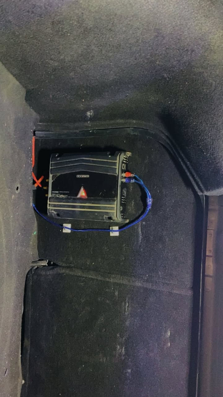 تم العمل على سياره K5 😁👇🫖
تم اضافه سماعه سبيكر 3ونص انج في الدشبول ماركه JBL بقوه 75واط25ارمس😍🔥
وتم اضافه دمام خلفي 8انج دبل كويل مع اضافه عوازل تحت دمام
وتم  اضافه امبلي فاير كنود ياباني تو جنل لتشغيل الدمام
وشلنا الشاشه الاندرويد ورجعنا البلاديه وكذلك ترجيع تويترات البلاديه الى وضعهن البلادي
مكاني بغداد طالبيه بنزله جسر مال فدمه 83 بشارع مستشفى ابن البلدي الزهراوي قرب مجمع الاميرات الطبي ويوجد توصيل كافه انحاء العراق مع ضمان شغلي ب بيت
***********
