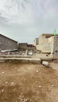 قطعه ٢٠٠متر للبيع مبنيه بتلو سند اصفر  حي البساتين المدخل الثاني  قرب ...