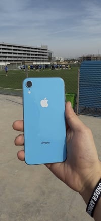 � للبيع iPhone XR 💾 ذاكرة: 64GB 🔋 البطارية: 81% ✨ الحالة: جهاز ورتـر (...