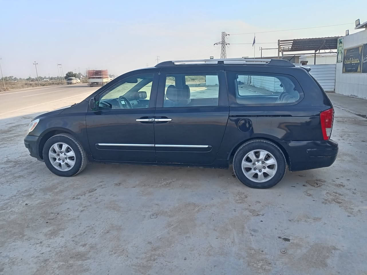 السلام عليكم للبيع هونداي انتروج موديل 2007 رقم بغداد دولي بسمي تحويل ثاني يوم جاهزه تخم تاير جديد حداديه جديده مكينه 3800 حادثه جاملغ خلفي ومكانات صبغ بيع فقط للتصال *********** مامتواجد ع الفيس السعر 115وييه مجال
