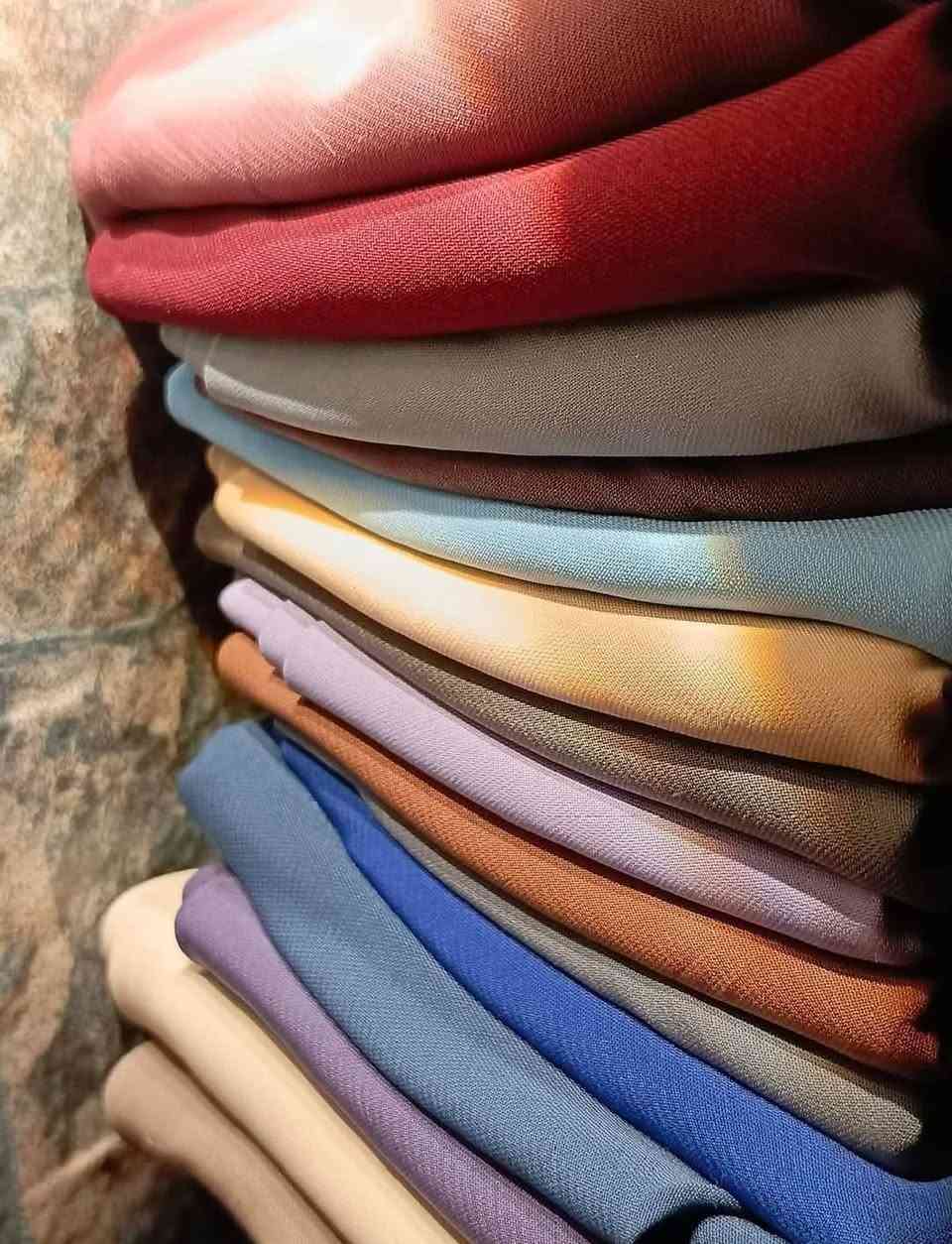 🌙 عرض (عيدية) الفطر المبارك .. تخفيضات 80%! 🌙
​إلى زبائننا الكرام في مركز مدينة الديوانية وجميع المحافظات، كشخة العيد صارت بلاش! 🎊😍
​✨ الحجاب المقنع الإيراني (أبو الكلبة) ✨
​بمناسبة عيد الفطر السعيد، سوينا لكم تصفية مخازن حقيقية على أرقى أنواع الحجابات:
​الخامة: جرجيت عالي الجودة (خامة رزة ومميزة جداً للعيد).
​الألوان: تشكيلة ألوان العيد الزاهية والمتنوعة.
​السعر الخرافي: بدل الـ 5,000.. صار بـ 2,000 دينار فقط! 🤯🔥 (أقوى عيدية لكم!)
​📦 تفاصيل الطلب والتوصيل:
​داخل مركز الديوانية: أقل طلب (4 أو 5 قطع) فما فوق.
​لأهالي المحافظات: أقل طلب (درزن - 12 قطعة).
​سعر التوصيل: 5,000 دينار فقط لكل مناطق العراق. 🚕


**إذا كنت صاحب هذا الإعلان وتريد حذفه لأي سبب، رجاءا أرسل رسالة إلى الدعم الفني**