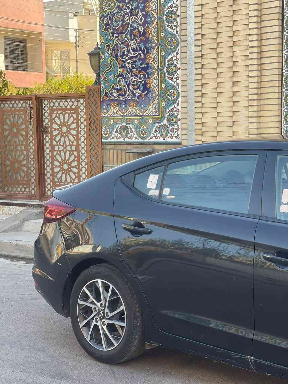 السلام عليكم السعر 118
النترا 2019 سياره نضيفه وجديده ع ايدي رقم بغداد بسمي هسه وراقام وسنويه كله جديده سياره كفاله عده جاملغ الخلفي صبغ باقي كفاله مكينه 2000 دوش سونار وصور الحادث ب منشور
المواصفات 
شاشه جبيرا تحكمات سترين 
كامرا دواره انضمت قياده
تحكم بل مري اوتو وبعد بيهه مواصفات
بغداد ***********
