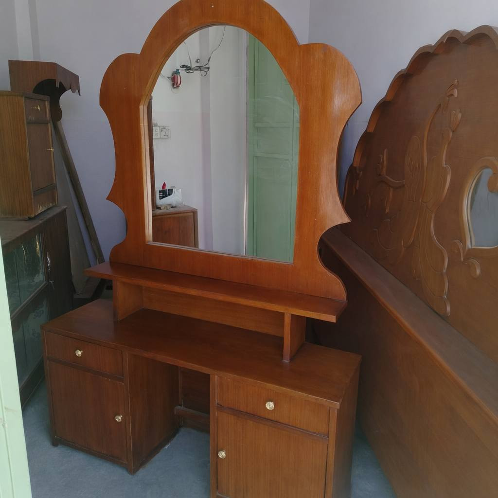 غرفه للبيع ٣٠٠ الف وبيها مجال بسيط بس الزاويا بيها ضرر من جوه بالقاعده تجي وتشوفها بعينك
كربلاء حي النضال ***********
