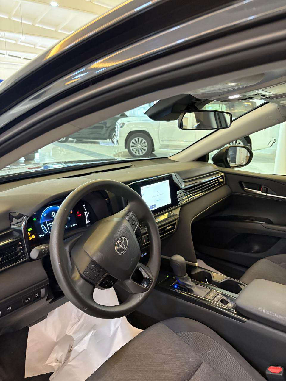 تۆیوتا کامری مودیل ٢٠٢٥مواسفات Leکاتی دهۆک داخل بوە بێ سبوخە بێ ئێرباک ئێرباک هەموو بیلادی بە شەرت سەیارەکە زۆر زۆر جوانە پشتو پێشی کەپسە بە شەرت 6milرۆشتوە هەموو شتی بیلادی بەشەرت یک دینار مەسروفئ نیە مواسفاتی جوانی تیدایە  
سعری ٢٤٣مەجالی تیدایە 
رەقەم *********** اكر, نينوى
