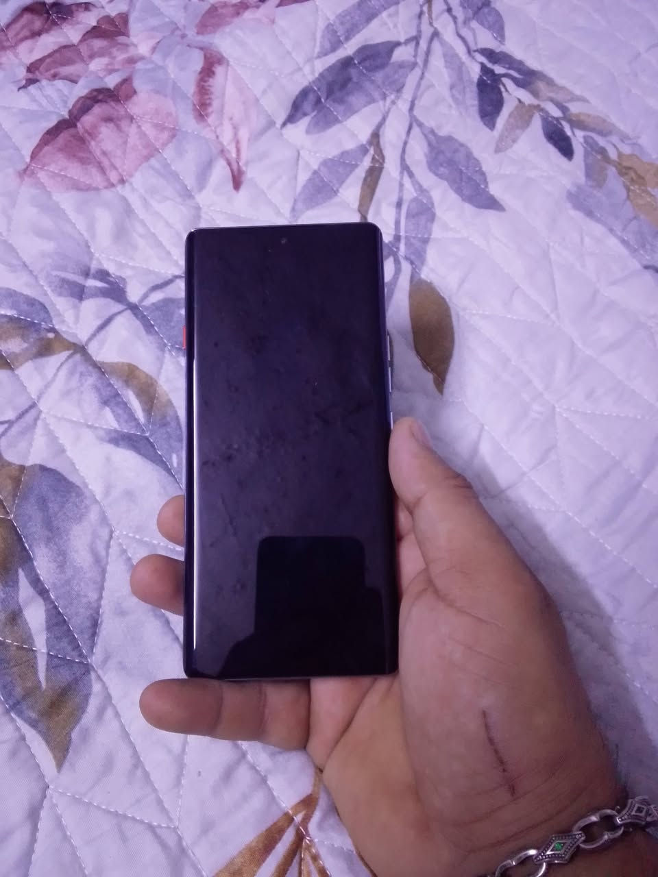 سلام عليكم
عندي مبايل للبيع تكنو كامون ٤٠ برو 5g
الجهاز مكفول ما مبدل بي اي شي
نظافه 100٪ ملحقات كامله
العنوان مدينه الصدر  
سعر 300
***********

