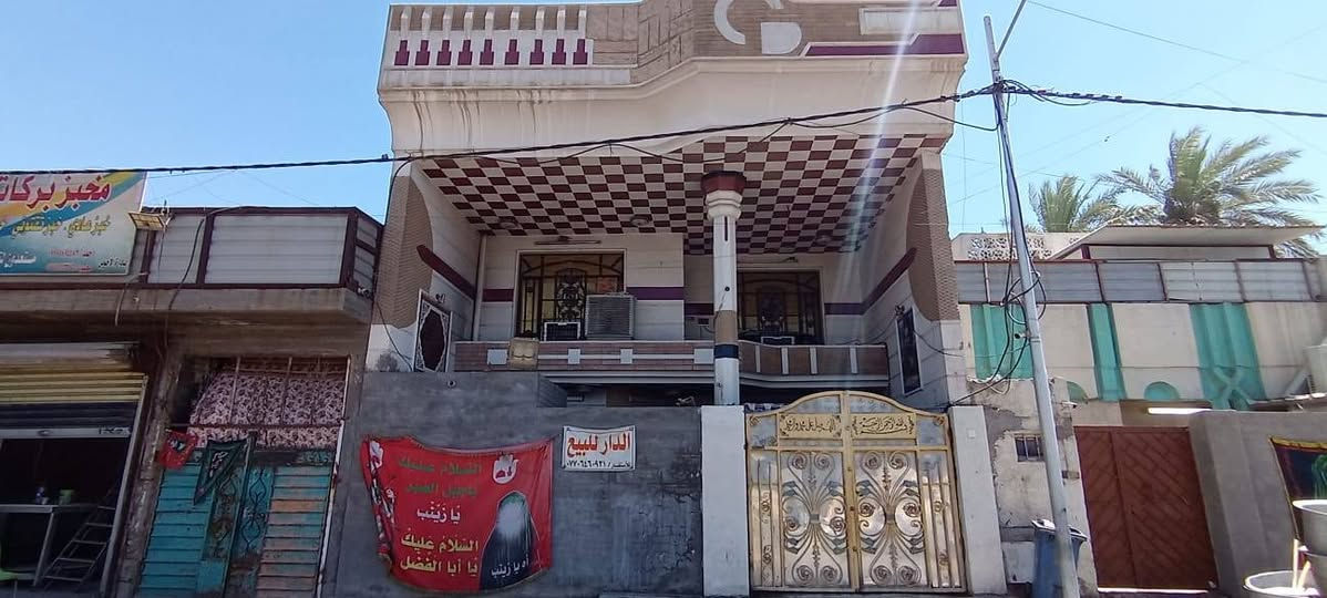 سلام عليكم دار لبييع
مدينه الصدر
قطاع ٤٤ مساحه ١٤٤
على شارع

الاحتواء على
استقبال كبيره
وهول
وغرفه
ومطبخ  مع صحيات داخل خارج

ويحتوي الطابق الثاني اربع غرف 
الاستفسار***********
