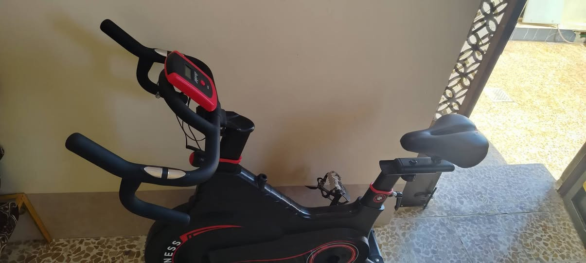✅  بايسكل 🚴‍♀️ رياضية ثابتة للبيع 
🕵️‍♂️جديدة 
✨مستعملة شي قليل 
✨عداد كيلو متر و سرعة 
✨سرعة ثقيل خفيف 
✨تتكبر وتتصغر حسب الأرستخدام 
السعر 150 الف وبيها مجال 
التواصل ع الرقم ***********
