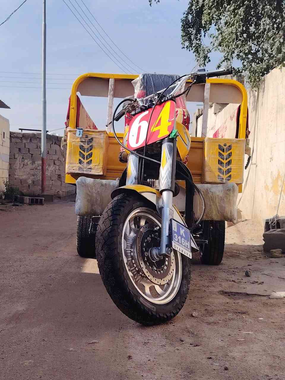 السلام عليكم للبيع مقفوله كفاله عامه 2014 السعر مليون 900 وبيها مجال للشراي بكان بصره الزبير رقم الهاتف 077 6 5 0 4 3 6 8 5
