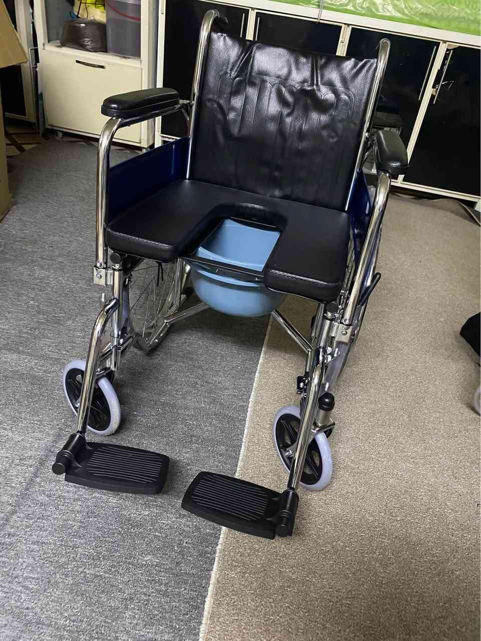 عاربانة معوقين و هم تواليت جديد مابيها اي عيب بالباكيت 
السعر 155
رقم الموبايل:*********** كركوك, العراق
