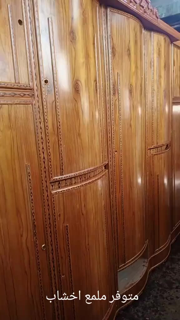 اتوفر الملمع الخشاب الدرجه اولئ سريع الجفاف يوجد توصيل كل محافظات***********
