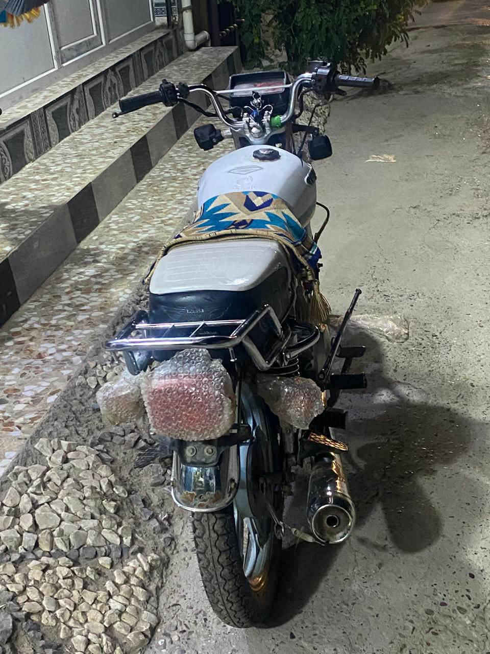 اسلام عليكم سافن للبيع دراجه نضيفه موديل 2023 مكان بابل محاويل سعر 550.000تصال ع رقم***********
