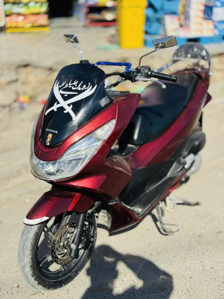 سلام عليكم 
جيل ثاني ياباني JF
مكينه 125
ستان كهربائي
حساس ازدحام
كهربائيات كلهه شغاله
دراجة جديده حيل
 صارلها شهر ونص نازله من رمبه 
ماشيه 19 الف  مكفوله عامه. 
***********. واتساب متواجد وماسنجر متواجد. راسلني وتدلل.
