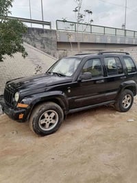 للبيع او المراوس جيب لبرتي ٢٠٠٧ رقم ألماني بغداد بسمي مكان السيارة ميس...