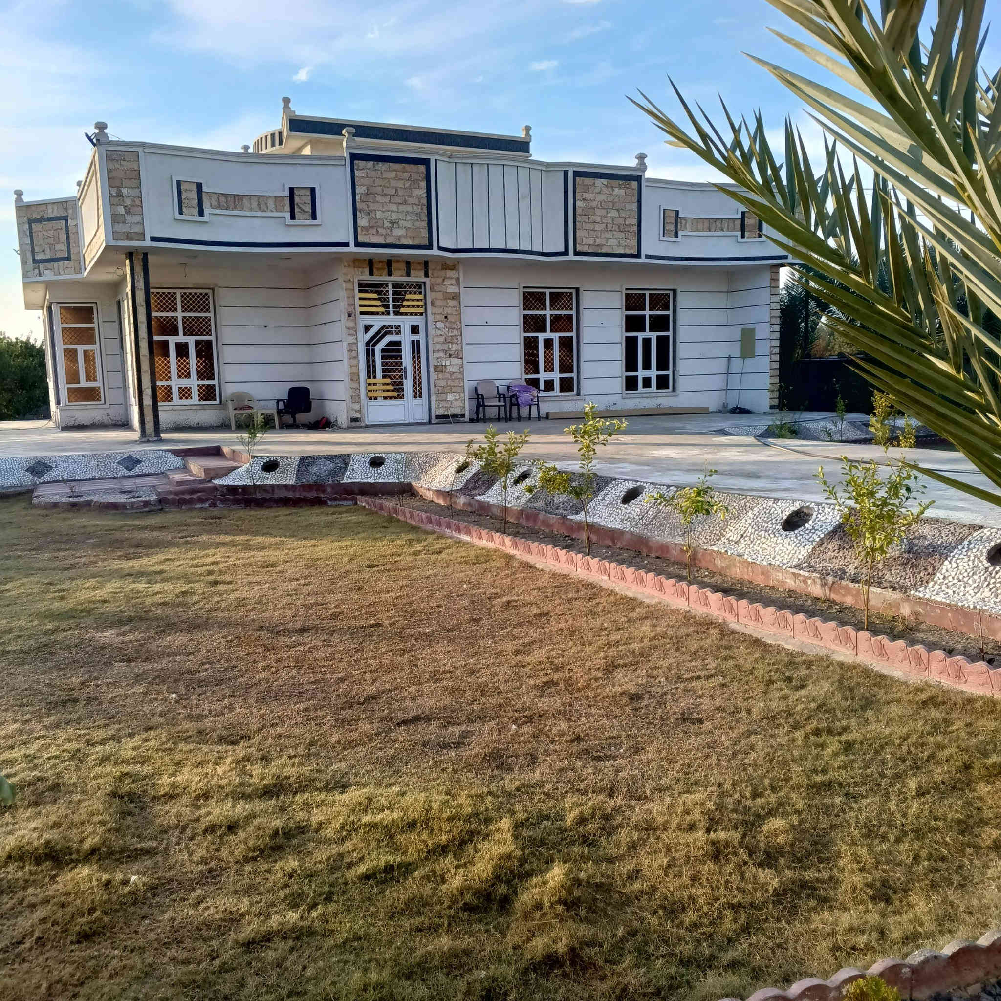 مزرعه للبيع 2 دونم مع بيت حديث الازركيه خلف وقفة الحلال  السعر ٣٠٠ مليون وبي مجال ***********
*********** وتساب
