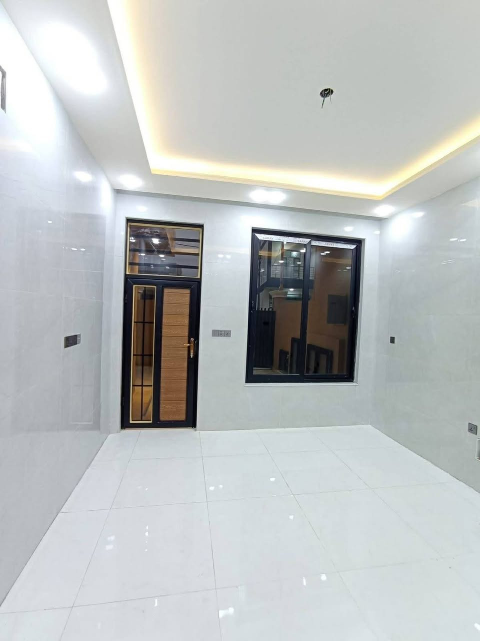 دار للبيع حله نادر حي الزيتون المساحه 190متر طابقين الطابق الارضي صاله كلدور مطبخ مجمع صحيات عدد 3الطابق الثاني غرفتين ومجمع صحيات وكلدور كامل مامسكون بناء 2026 كراج سياره مكتب علاء للعقارات حله نادر شارع الخدمي فرع اسواق الجمل التصال ع الرقام التاليه ***********/***********
