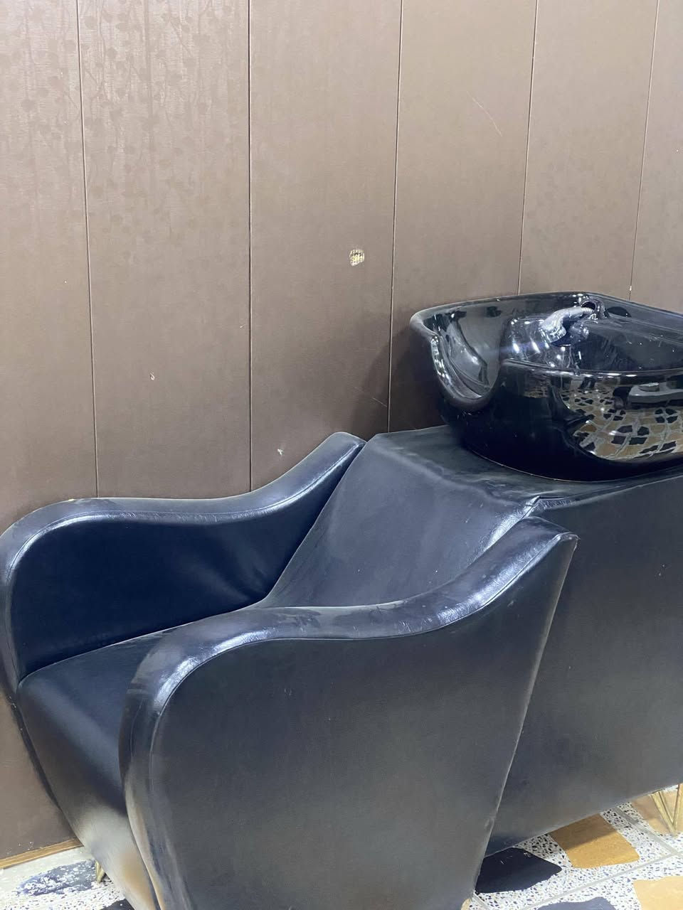 السلام عليكم وتحياتي لكل من يرى منشوراتي

 اغراض صالون للبيع جديدة ومناسبه للاستفسار خاص او على ***********
